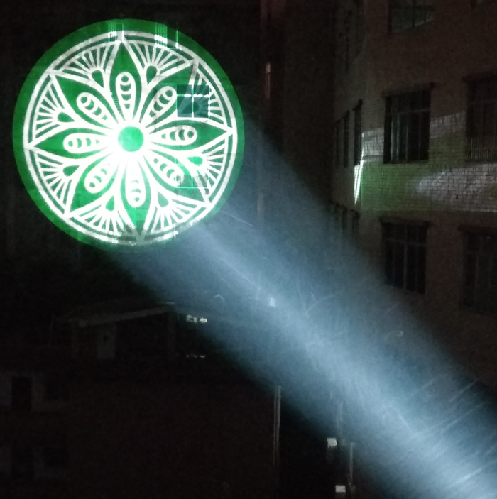 大型酒吧舞臺(tái)燈光設(shè)備有哪些？效果圖